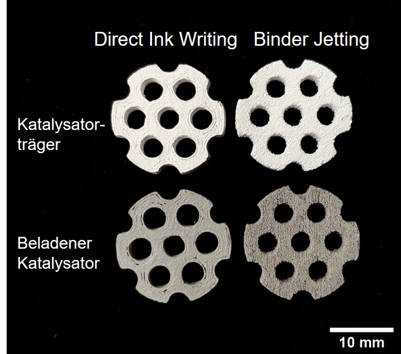 3D-gedruckte kalzinierte Al2O3-Träger und reduzierte Pt-Katalysatoren (Quelle: TUM / Paula Großmann, Hanh My Bui)