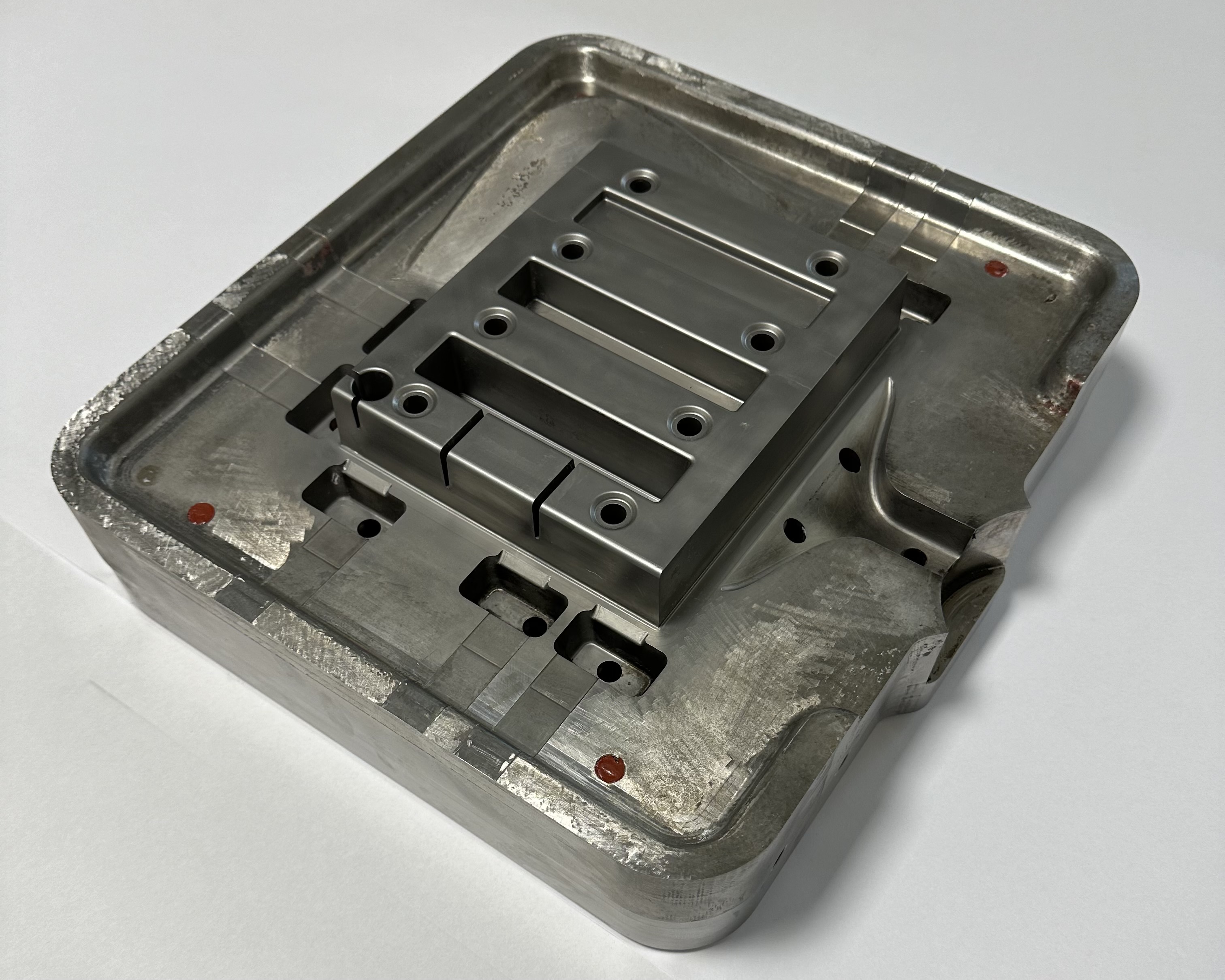 Hybrid hergestelltes Multimaterial-Druckgusswerkzeug mit anforderungsgerechter Temperierung ( Quelle: Technische Hochschule Deggendorf, Technologie Campus Parsberg-Lupburg)