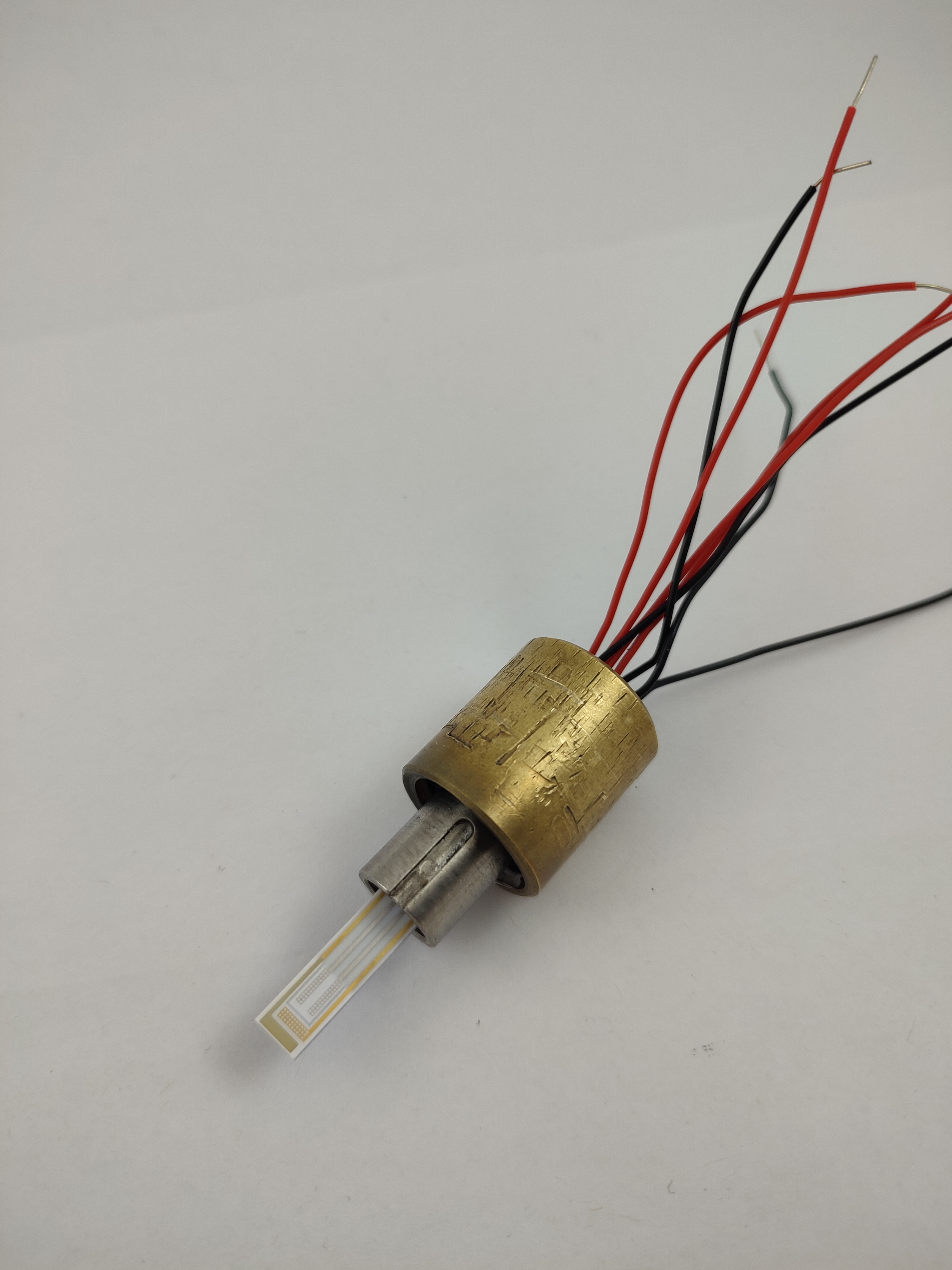 Foto eines NOX-NH3-Kombisensors (Quelle: Universität Bayreuth, Lehrstuhl für Funktionsmaterialien)