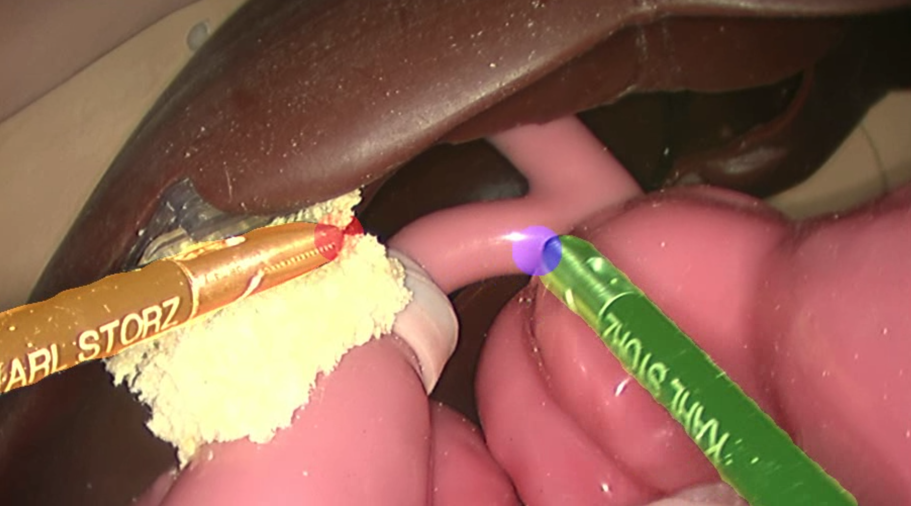 Segmentierte Instrumente im OP Dummy (Quelle: AKTORmed GmbH)