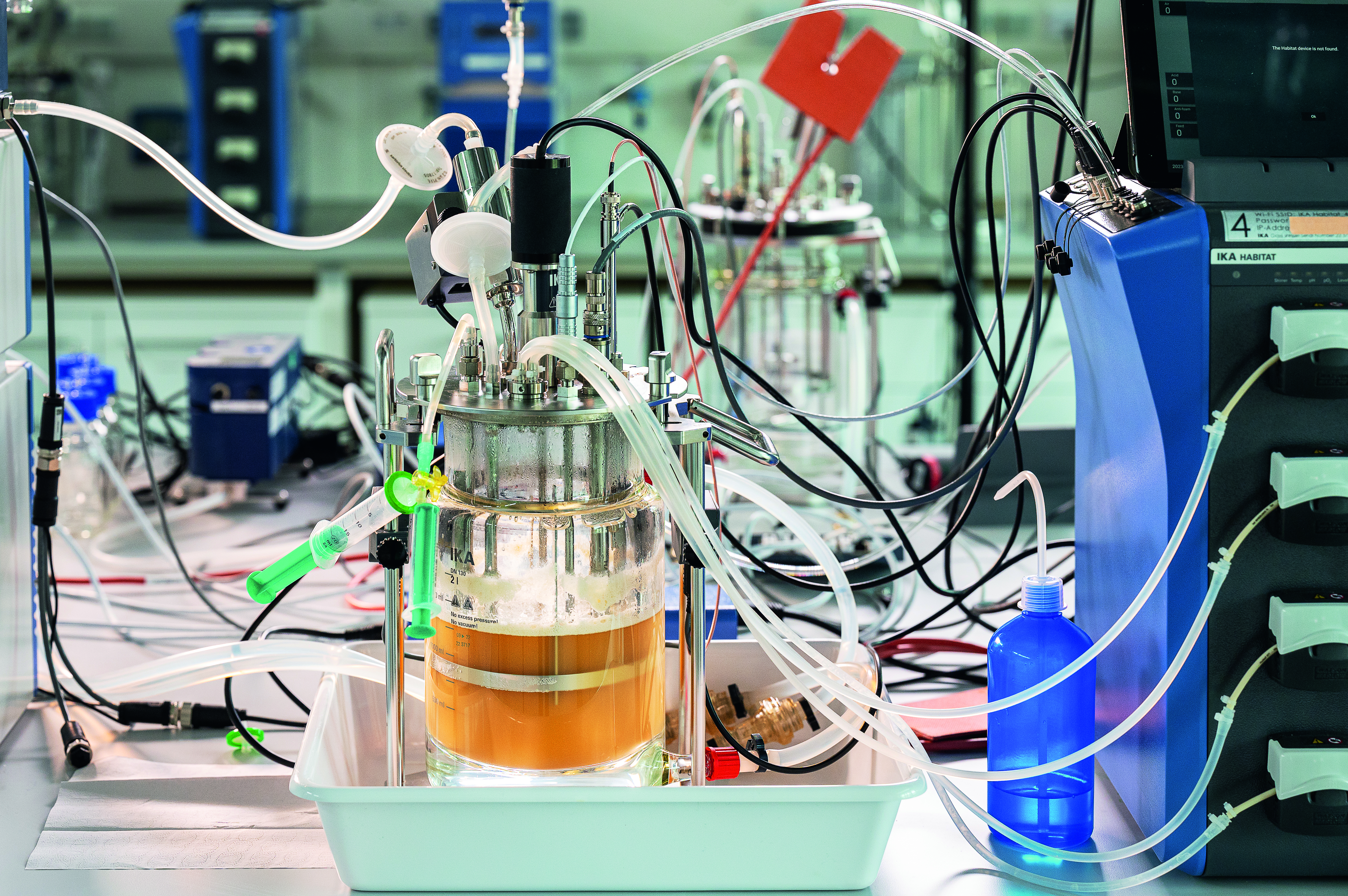 Labor-Bioreaktor (Quelle: Astrid Eckert,; TUM Campus Straubing der Technischen Universität München)