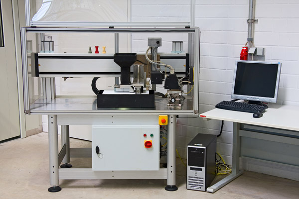 Druckdemonstrator am iwb Anwenderzentrum Augsburg (Quelle: Technische Universität München, Institut für Werkzeugmaschinen und Betriebswissenschaften (iwb) und voxeljet Technology GmbH)