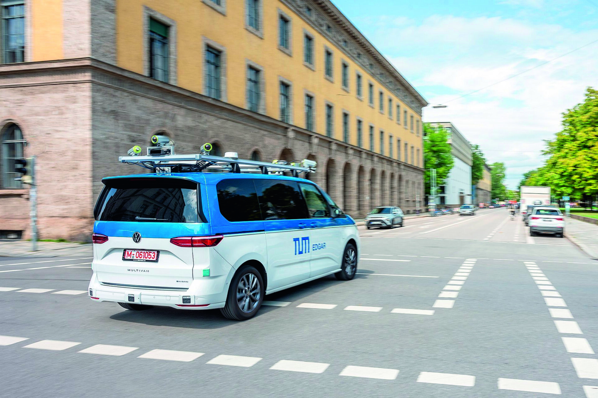 Forschungsfahrzeug für autonomes Fahren auf Level 5 der TU München (Quelle: Technische Universität München, Professur für Autonome Fahrzeugsysteme)