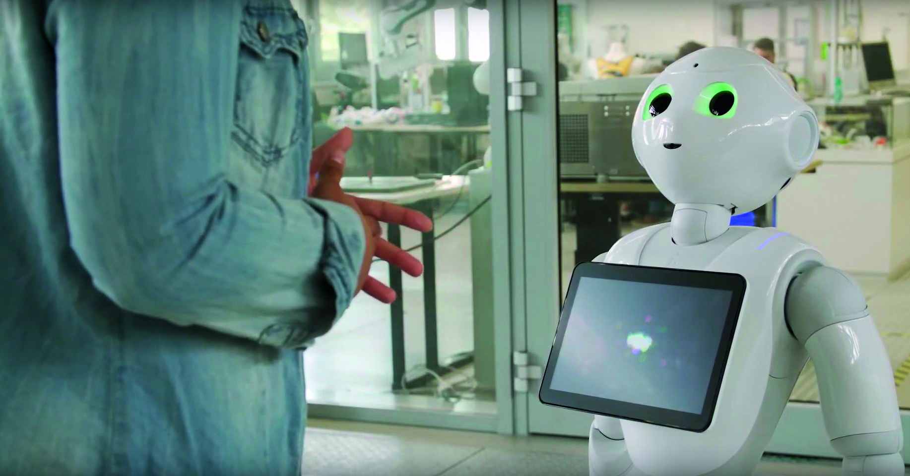 Ein sozialer Roboter ist aufgrund seiner Art der Kommunikation und Interaktion sozial – nicht allein aufgrund seines Aussehens (Quelle: Universität Erlangen-Nürnberg,, Lehrstuhl für Fertigungsautomatisierung)
